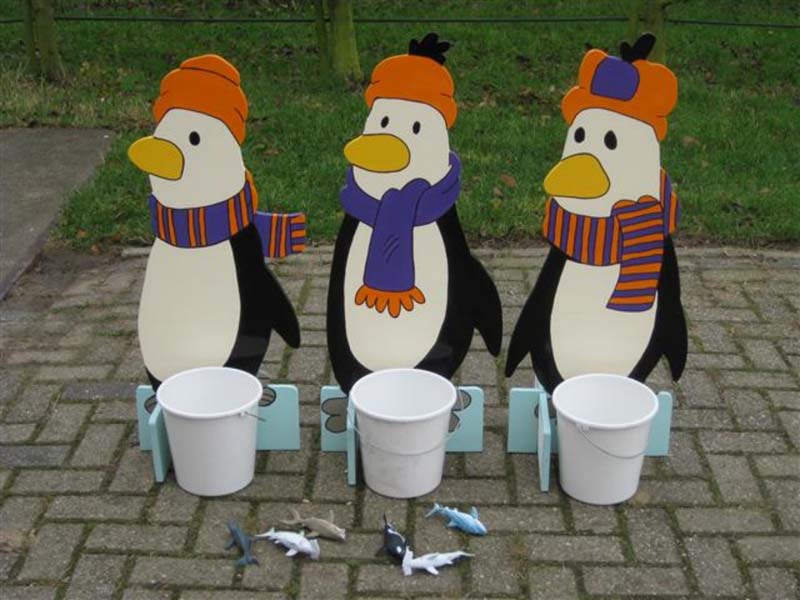 Kinderspel pinguïn voeren