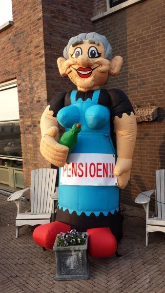 Opblaaspop dame pensioen